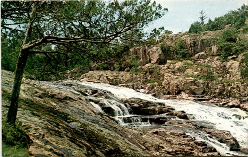 Rocky falls shannon - rocky,